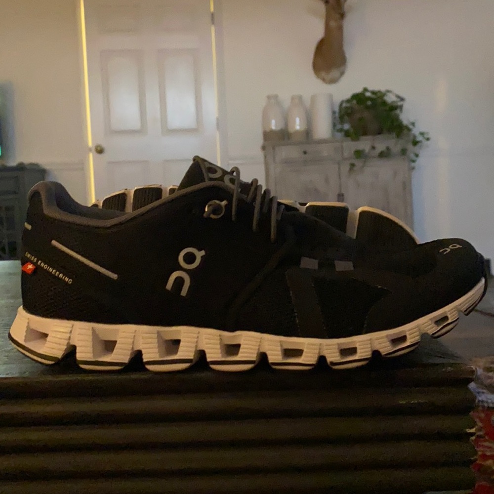 On cloud tennis shoes